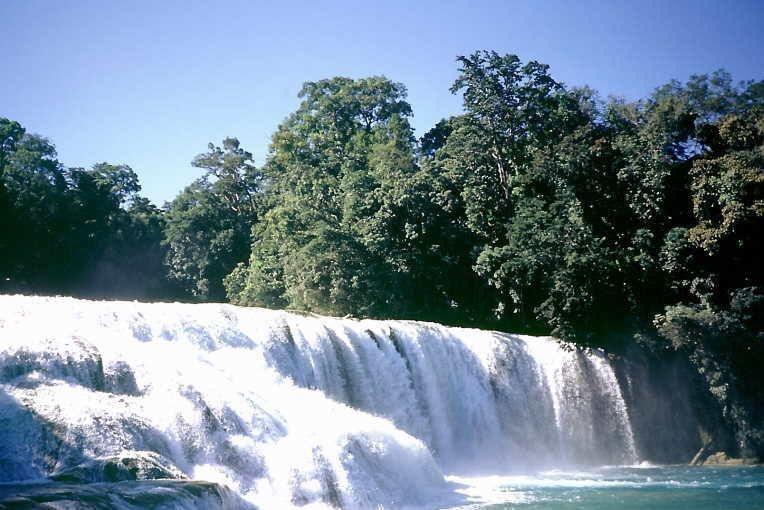 0067KM 31991 04DEC02 Mexiko Agua Azul.jpg